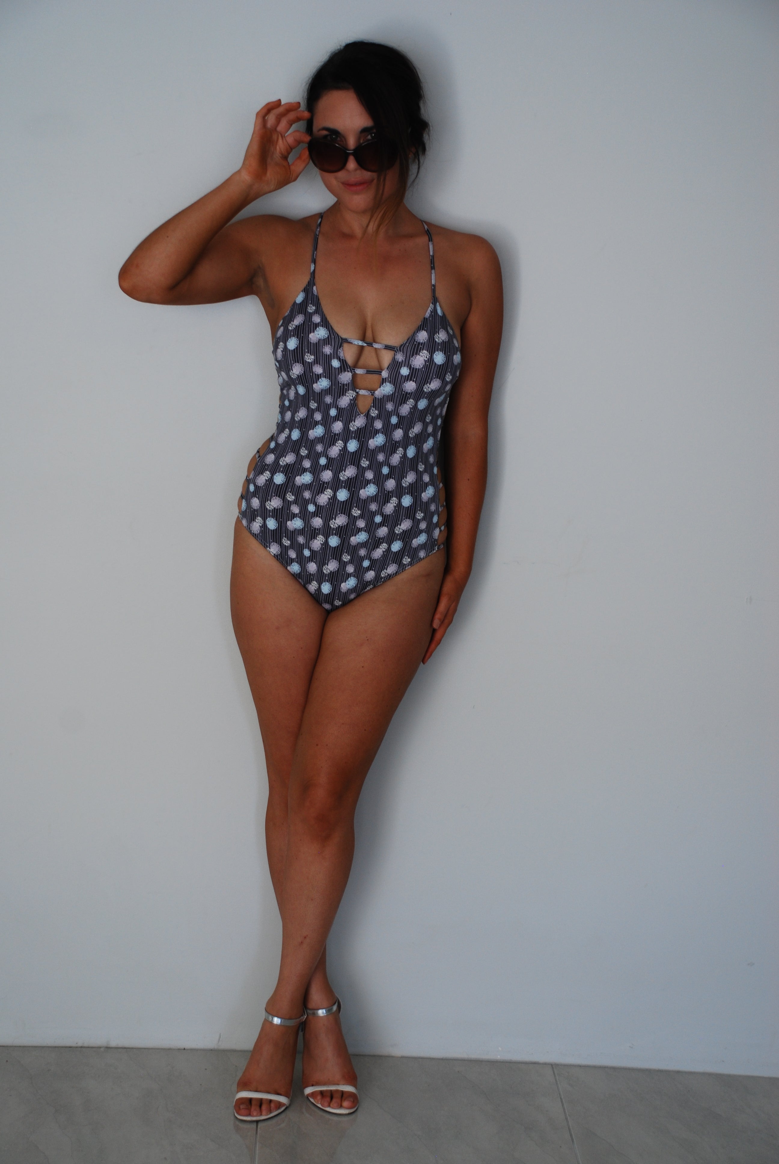 1 piece reveal side's Bather's